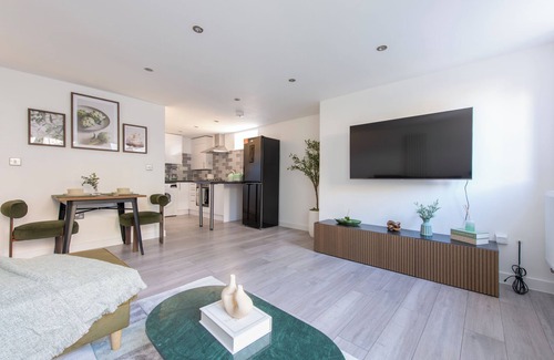 Little Holland Apartment | The Green Haven-Cozy luxury flat in Crayford