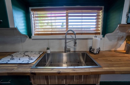 Fort Klamath House | The Green House - Minutes from the Entrance to Crater Lake National Park