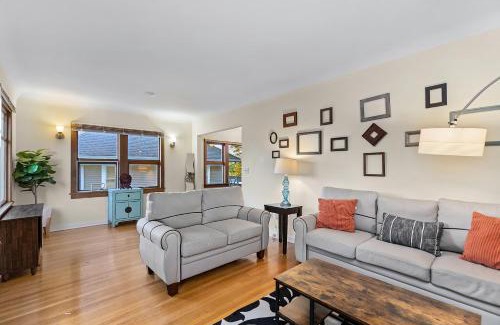 Wallingford Apartment | The Green Lake Firefly Lodge
