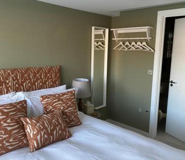 Cheltenham House | The Green Room - ROOM & EN-SUITE ONLY