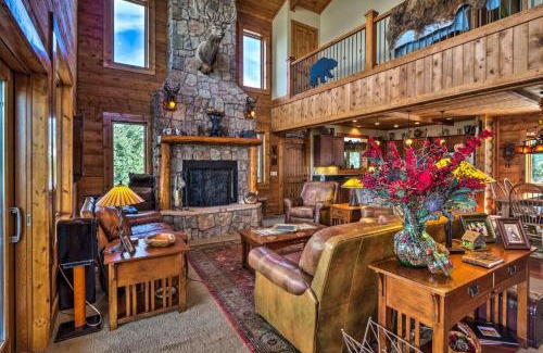 Michigan Hill House | The Greisen Highlands Lodge Home with Amazing Views & Hot Tub