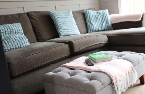 Banbridge House | The Grey Door 2 Bed Cottage Banbridge Parking Private Garden l WeStay Belfast Short Lets And Serviced Accommodations