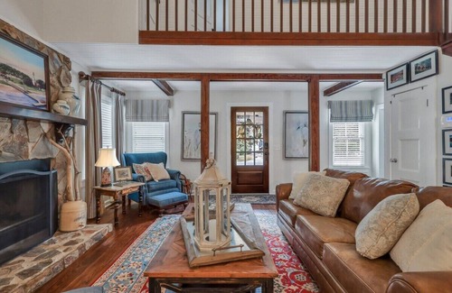 King City House | The Grey Pearl - Swimming Pool, Premier Location!