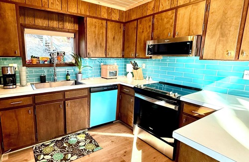 Dan River House | The Groovy Groundhog located within minutes to the Blue Ridge Parkway
