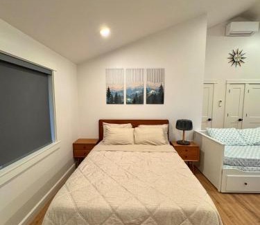 Oak Hills House | The Grove - A Family Friendly Modern Studio in Portland-Beaverton-Hillsboro