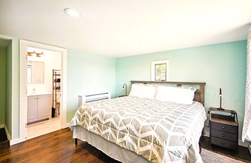 Preston Bed & Breakfast | The Guest Cottage At Amos Lake Winery