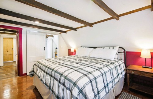 Preston Bed & Breakfast | The Guest Cottage At Amos Lake Winery