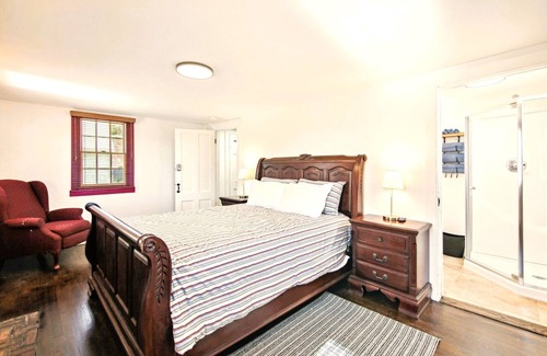 Preston Bed & Breakfast | The Guest Cottage At Amos Lake Winery