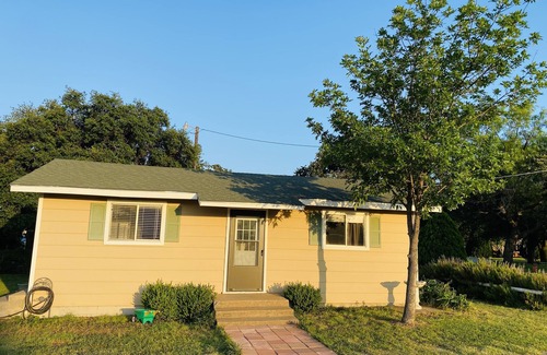 Breckenridge House | The guest house at Lily Pad Lane