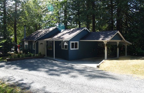 Port Alberni Cottage | "The Guest House" on beautiful Sproat Lake!