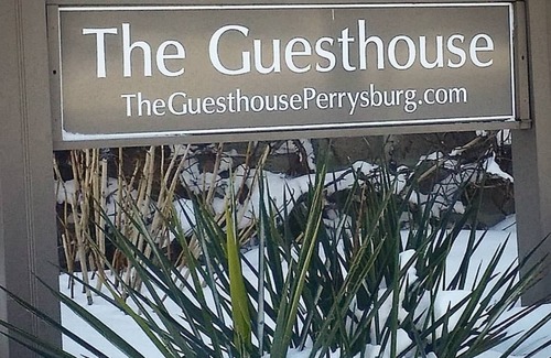 Perrysburg House | The Guesthouse West Side - Walking distance to the best Perrysburg has to offer!
