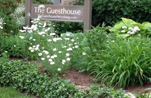 Perrysburg House | The Guesthouse West Side - Walking distance to the best Perrysburg has to offer!