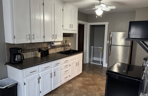 Hutchinson House | The Guide house! Beautiful 2 bedroom close to the fairgrounds and the College