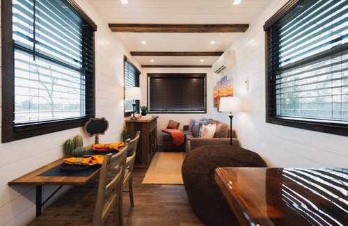 Waco Apartment | "The Hacienda" Container Tiny Home 12 min. to Magnolia/Baylor