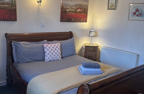 Diss Bed & Breakfast | The Half Moon Inn