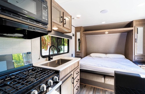 Meiners Oaks House | The Happy Camper - Cozy RV sleeps 4, with WiFi, in beautiful Ojai