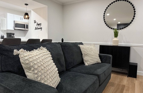 Norwich Apartment | The Happy Hideaway, steps from Spa and 1 mile to Mohegan Sun