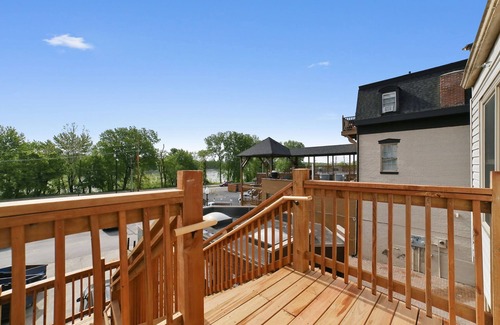 St. Charles Apartment | The Hare Suite at Divine Otter