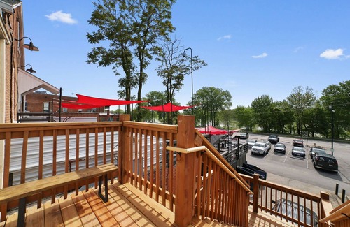 St. Charles Apartment | The Hare Suite at Divine Otter