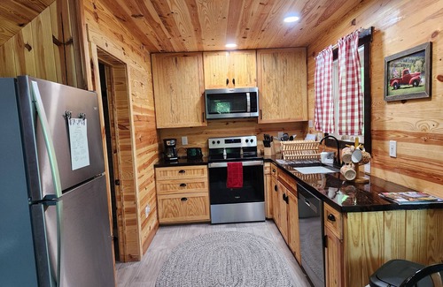 Old Fort Cabin | The Harmony Cabin A cozy one bedroom cabin!