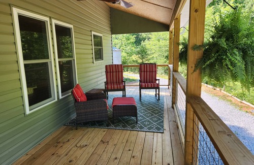 Old Fort Cabin | The Harmony Cabin A cozy one bedroom cabin!