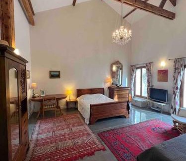 Esperaza House | The hat factory