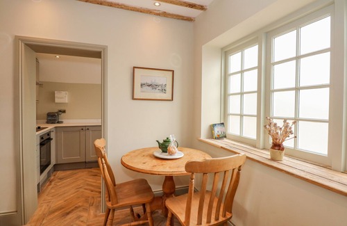 Market Rasen Cottage | THE HAYLOFT AT WARREN HOUSE, romantic, with a garden in Wragby