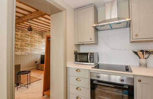 Market Rasen Cottage | THE HAYLOFT AT WARREN HOUSE, romantic, with a garden in Wragby