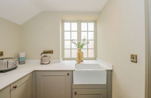 Market Rasen Cottage | THE HAYLOFT AT WARREN HOUSE, romantic, with a garden in Wragby