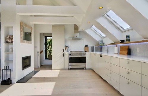 Etchinghill Cottage | The Hayloft by Bloom Stays - beautiful location with hot tub
