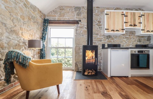 Mabe Cottage | THE HAYLOFT, luxury holiday cottage, with open fire in Helston