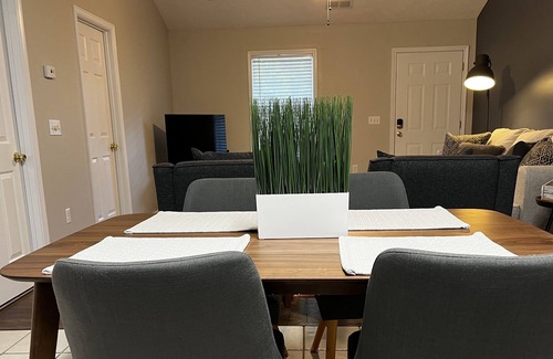 Parsons Apartment | The Heart of Parsons (Cozy & Comfortable!)