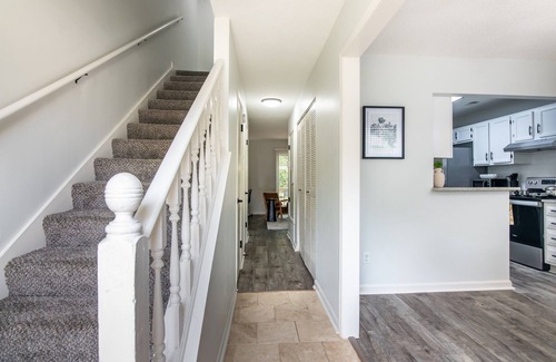 Crestline Heights House | The Hearth & Thistle - King Bed/TownHome with Deck