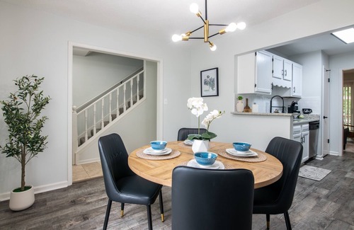 Crestline Heights House | The Hearth & Thistle - King Bed/TownHome with Deck