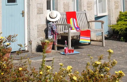 Southerndown Cottage | THE HEN HOUSE, pet friendly, with a garden in St Brides Major