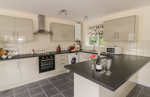 Bromyard Cottage | THE HEN HOUSE, pet friendly, with a garden in Bromyard