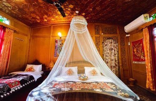 Dal Lake Hotel | The Heritage Gemini Group of Houseboat