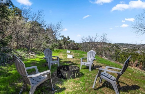Leander House | The Heritage Hideaway Sweeping Views Games & More