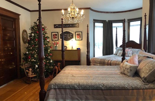 Lenox Bed & Breakfast | The Heritage Inn-Lenox, Iowa