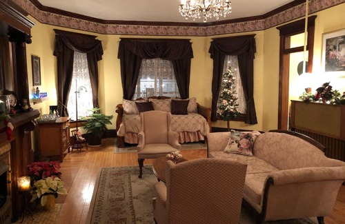 Lenox Bed & Breakfast | The Heritage Inn-Lenox, Iowa