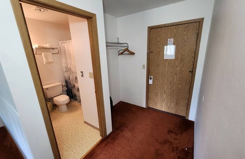 Sterling Hotel | The Hibernation Station