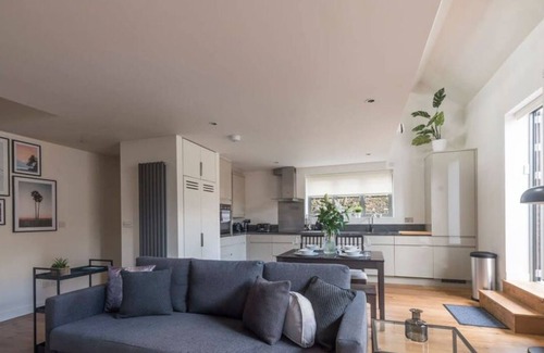 Henley Ski Chalet | The Hidden Courtyard In The Heart Of Henley