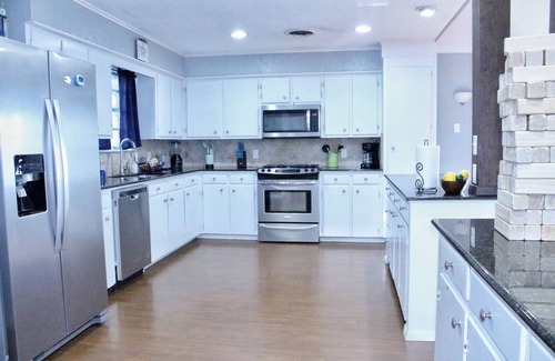 Sulphur House | The Hidden Gem - Huge Floor Plan - Game Room