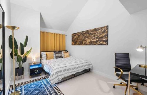 Chandler Apartment | The Hidden Gem, King bed & Swimming Pool!