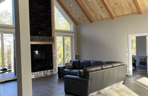 Danbury Ski Chalet | The hidden gem of Northern New Hampshire! Walk to Ragged Mountain!