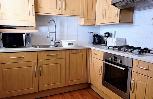 Montpellier Apartment | The Hideaway - Cheltenham, Parking, Walk to Town