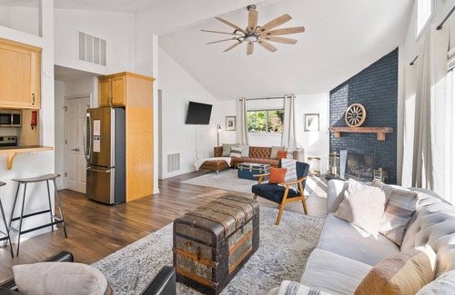 Mount Jackson Cabin | The Hideaway l 4 BR l Hot Tub l Fire Pit l Game Room l .5 miles to Bryce Resort