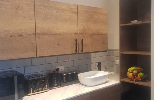 Ainley Top Bed & Breakfast | The Highgate Executive Lets/En-suite studios