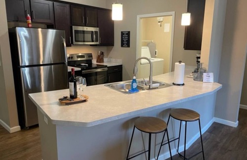 Tuttle West Apartment | The Hilliard Executive | No Steps | Amazing Beds!