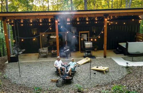 Logan Apartment | The Hillside Retreat - Cozy container home with Hot tub and Fire pit